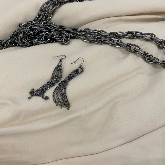 Accessories - Beautiful long rope necklace with earrings
